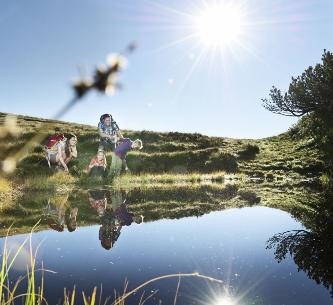 Familie am Almsee © Flachau Tourismus