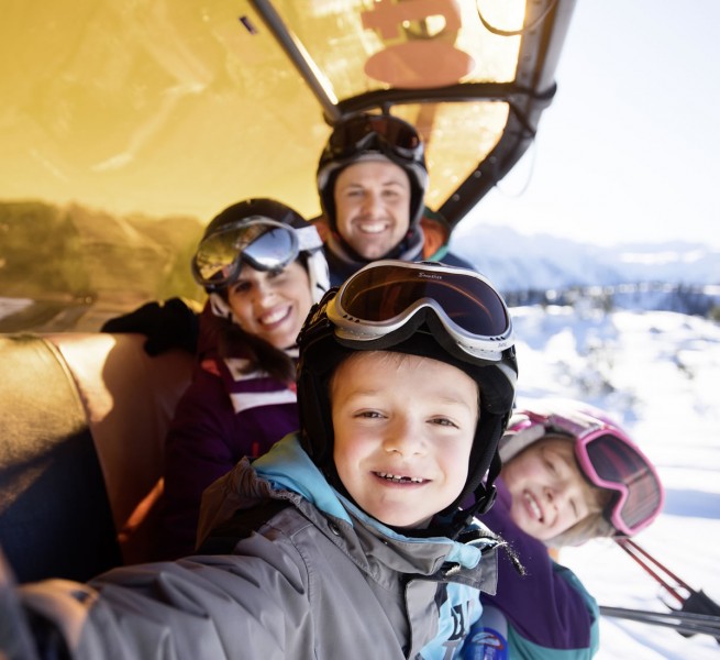 Familie im Skilift © Flachau Tourismus